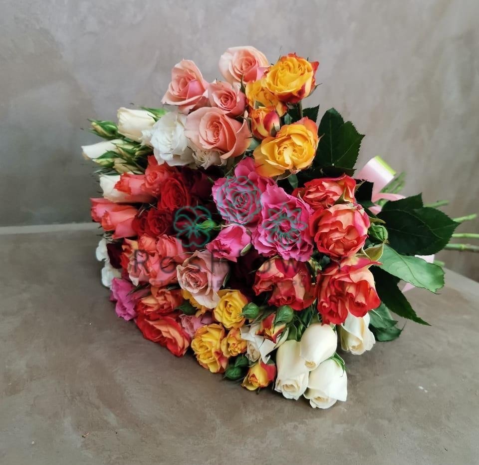 Букет пестрое настроение в Наурской Букет цветов из: Розы в Наурской