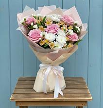 Букет французская меренга в Наурской Букет цветов из:  Гвоздики, Орхидеи и Розы в Наурской