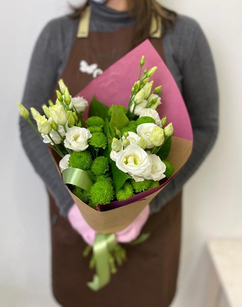 Букет морозный день в Наурской Букет цветов из: Хризантемы и Лизиантусы в Наурской