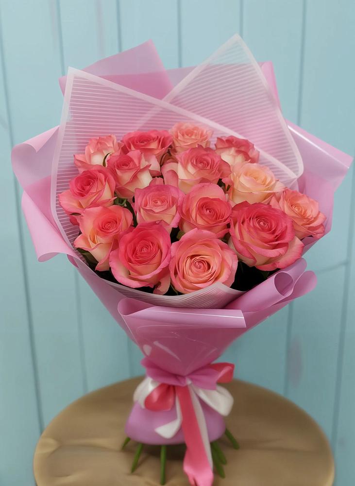 Букет 15 Розовых роз Равель в Наурской