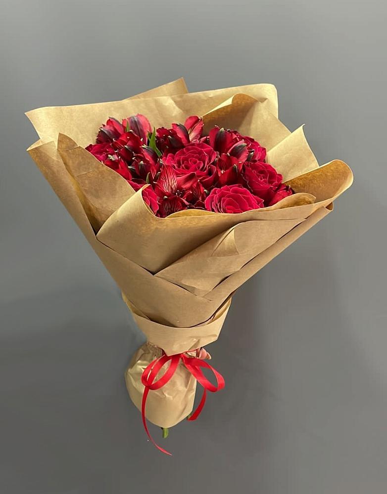 Букет прекрасной женщине в Наурской Букет цветов из: Альстромерии и Розы в Наурской