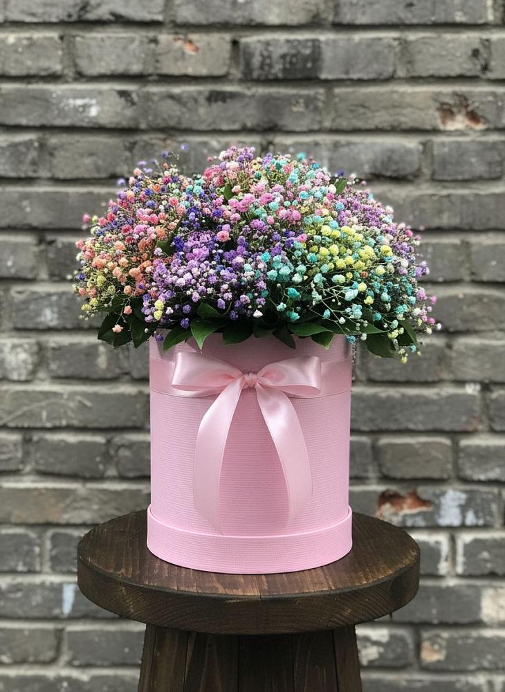 Композиция Яркие эмоции в Наурской Цветочная композиция из Гипсофила и Розы в шляпной коробке в Наурской