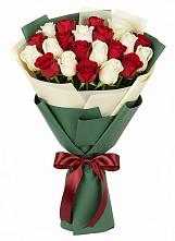 Микс из красных и белых роз в Наурской Букет Микс из красных и белых роз в Наурской