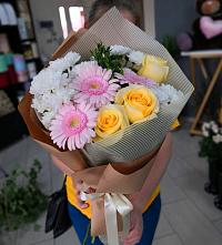 Букет цветов из:  Герберы, Розы и Хризантемы в Наурской