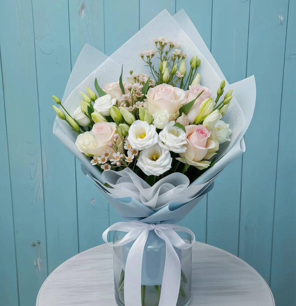 Букет очаровательный аромат в Наурской Букет цветов из: Розы и Лизиантусы в Наурской