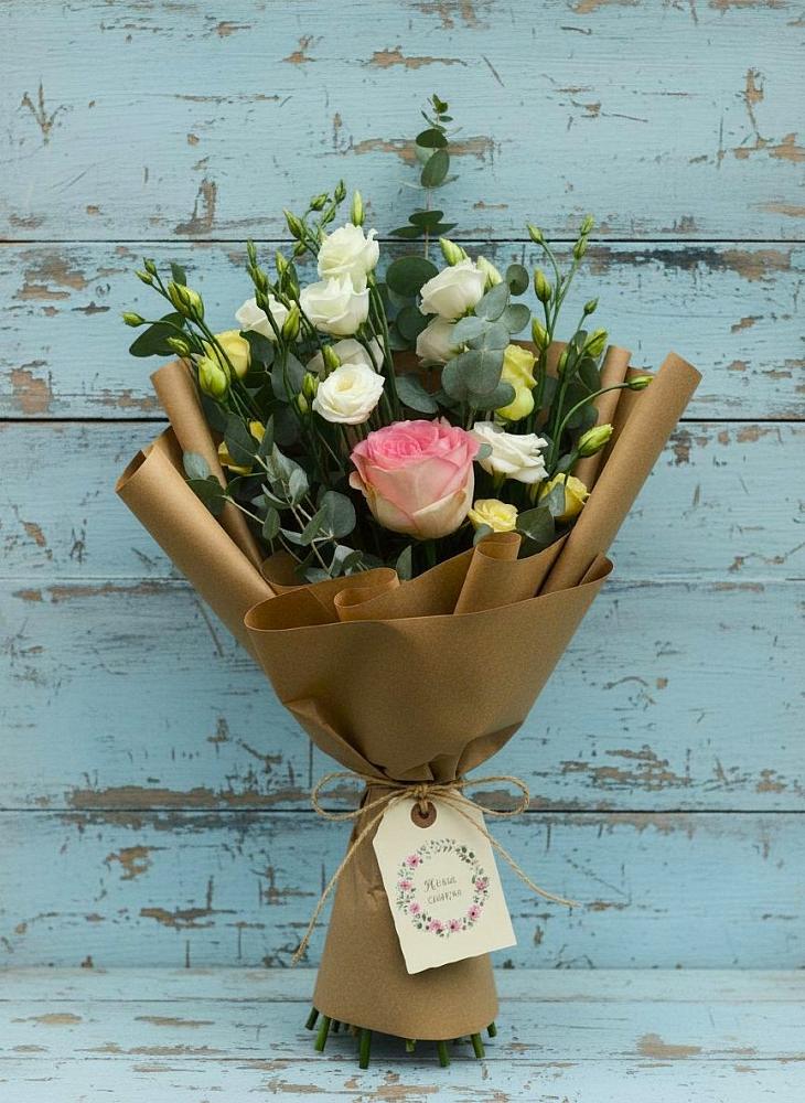 Букет нежный привет в Наурской Букет цветов из: Розы и Лизиантусы в Наурской