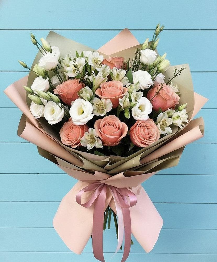 Букет олимп в Наурской Букет цветов из: Розы, Альстромерии и Лизиантусы в Наурской