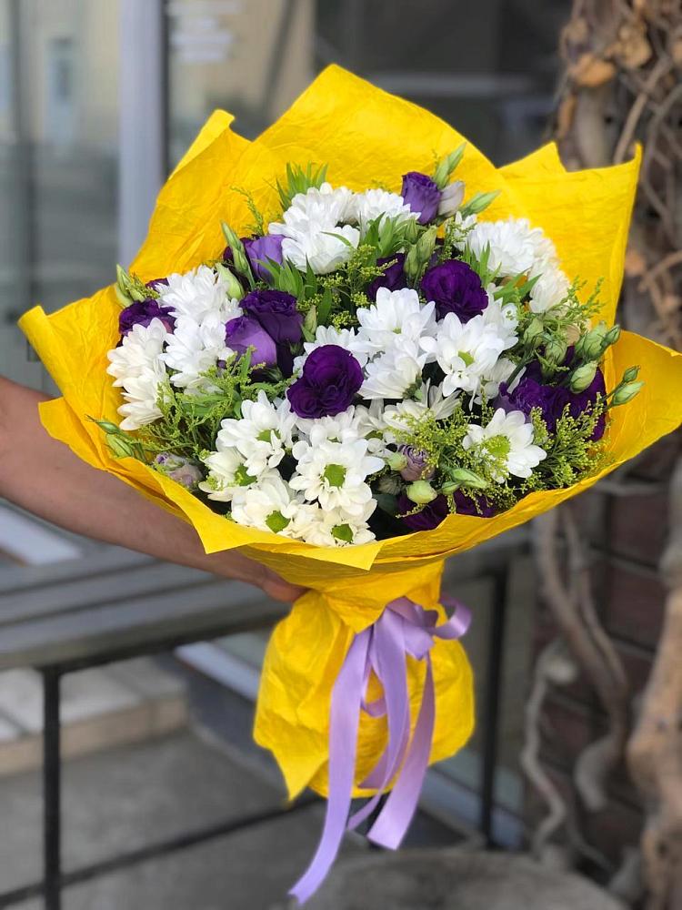 Букет облака в Наурской Букет цветов из: Ирисы, Хризантемы и Ромашки в Наурской