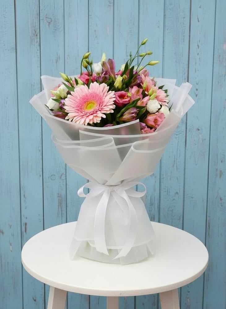 Букет прохладный бриз в Наурской Букет цветов из: Герберы, Альстромерии и Лизиантусы в Наурской