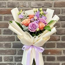 Букет цветочные ноты в Наурской Букет цветов из:  Лизиантусы и Розы в Наурской