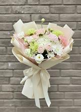 Букет Трепет мечты в Наурской Букет цветов из:  Гвоздики, Розы, Лизиантусы и Хризантемы в Наурской