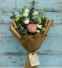 Букет нежный привет в Наурской Букет цветов из:  Розы и Лизиантусы в Наурской