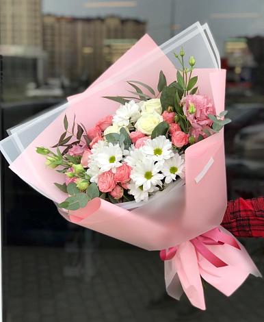 Букет цветов из: Розы, Лизиантусы и Хризантемы в Наурской