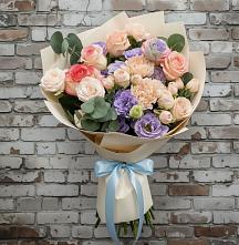 Букет Феерия в Наурской Букет цветов из:  Розы, Лизиантусы и Гвоздики в Наурской