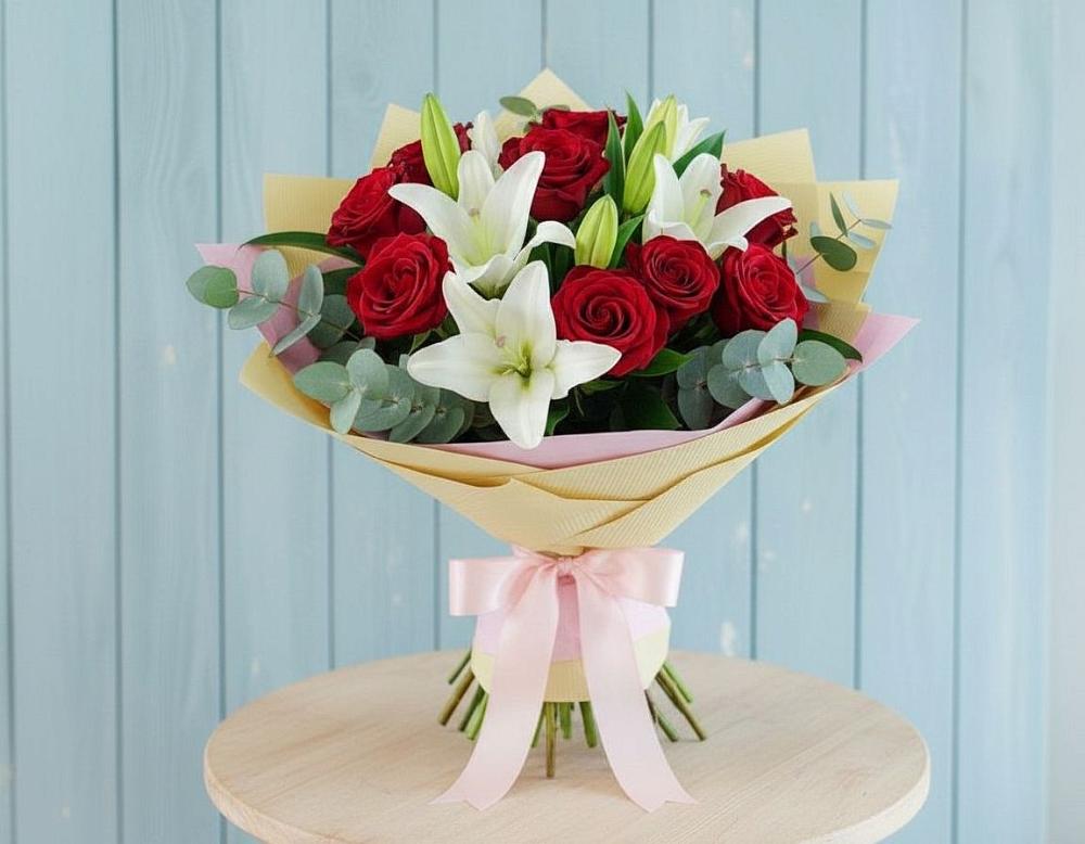 Букет Элегантная гармония в Наурской Букет цветов из: Лилии и Розы в Наурской